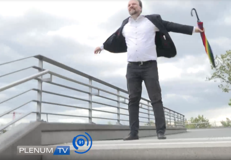 Plenum TV: Patrick Friedl in 100 Sekunden