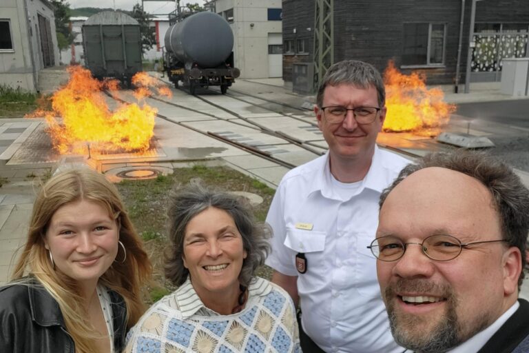 MdL Friedl und Celina zu Besuch in der Würzburger Feuerwehrschule